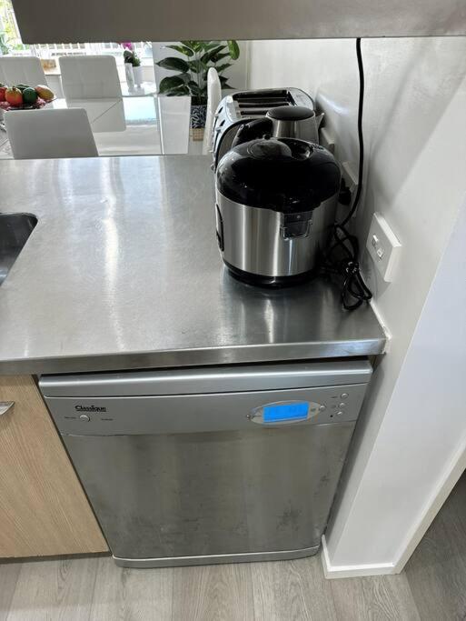 Immaculate 3 Bd 2 Bth Apartment -Free Carpark & Pool Auckland Luaran gambar