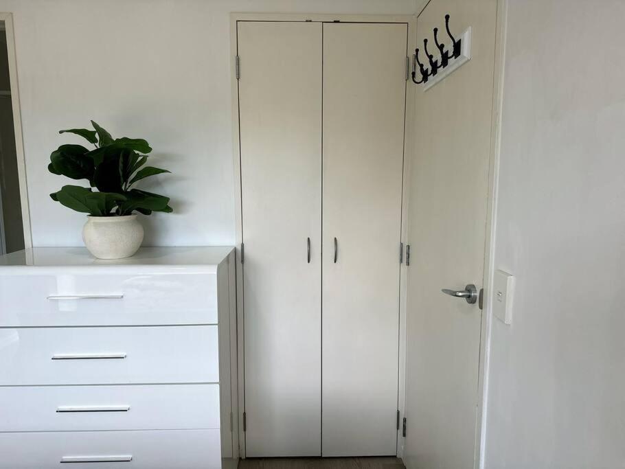 Immaculate 3 Bd 2 Bth Apartment -Free Carpark & Pool Auckland Luaran gambar