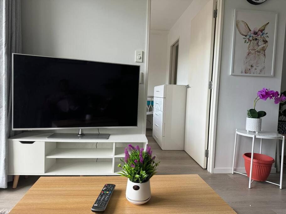 Immaculate 3 Bd 2 Bth Apartment -Free Carpark & Pool Auckland Luaran gambar